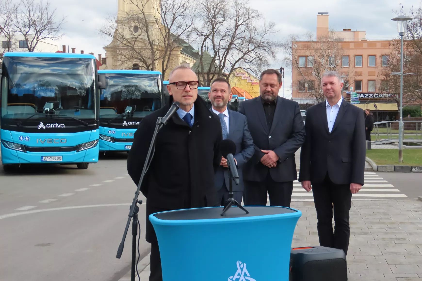 Buszok átadása Érsekújvár