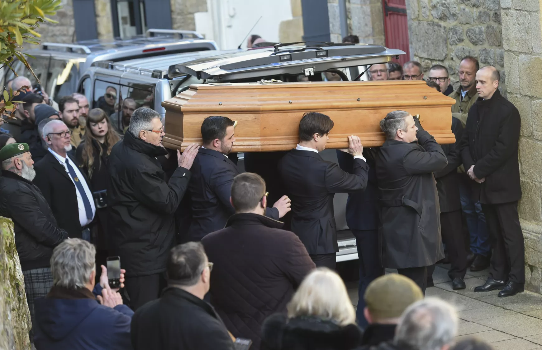Le pen temetése