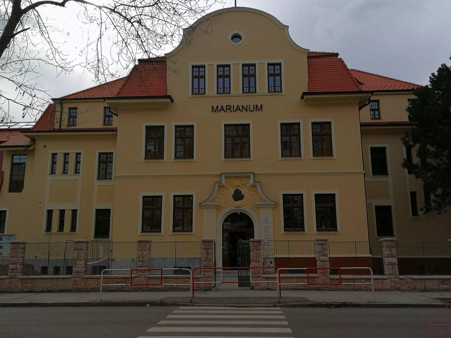 Az egyre több beteg gyerek miatt iskolákat és óvodákat zártak be Komáromban