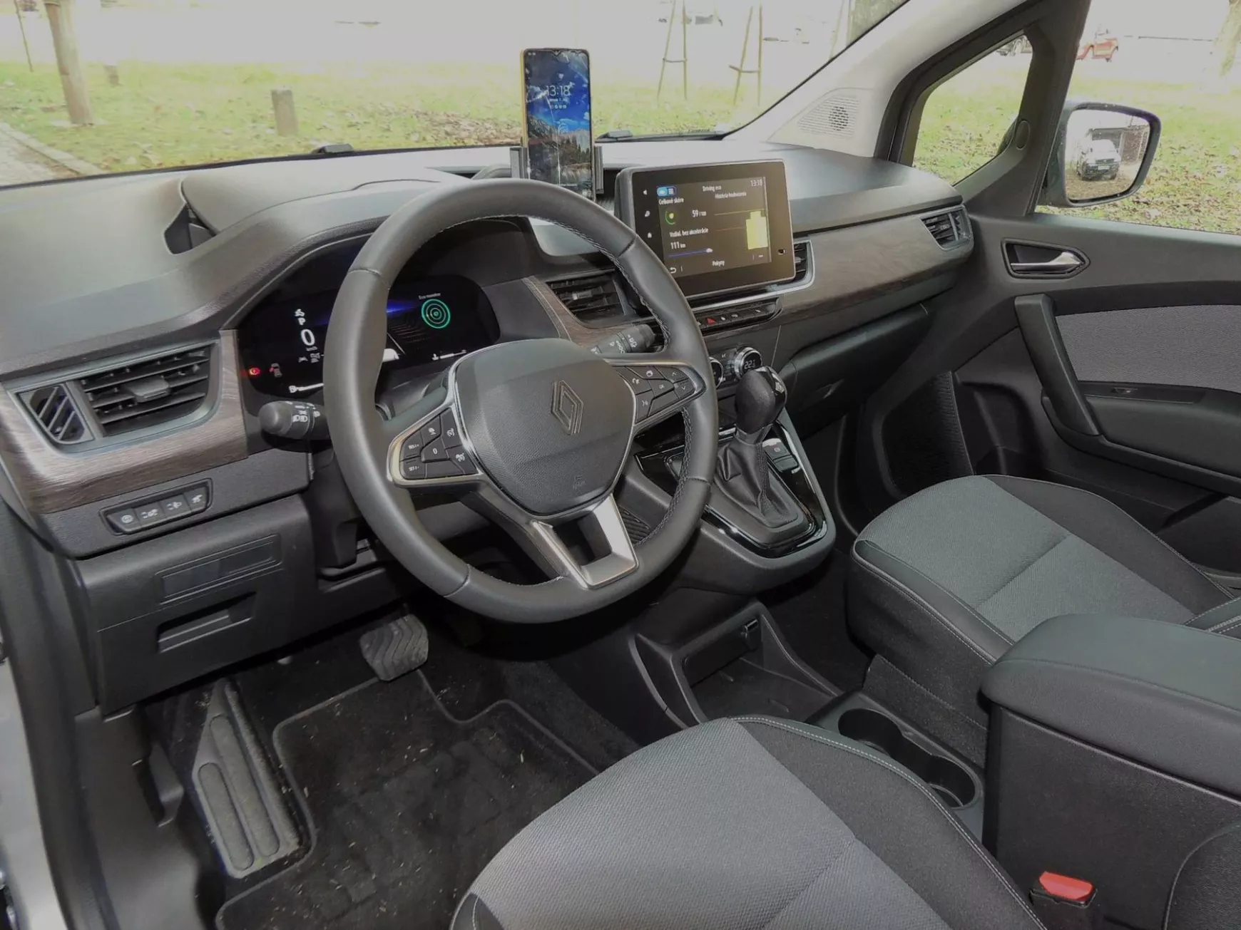 renault-kangoo-tce-130-edc-t-06