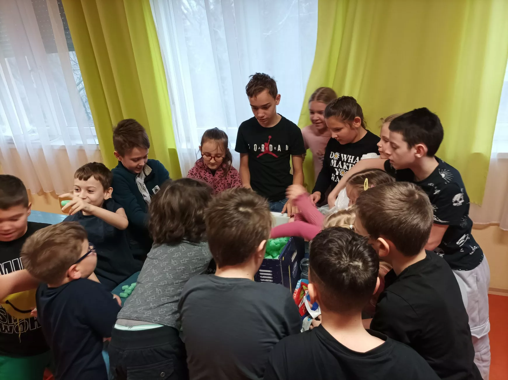 Űrdoboz, tárulj!