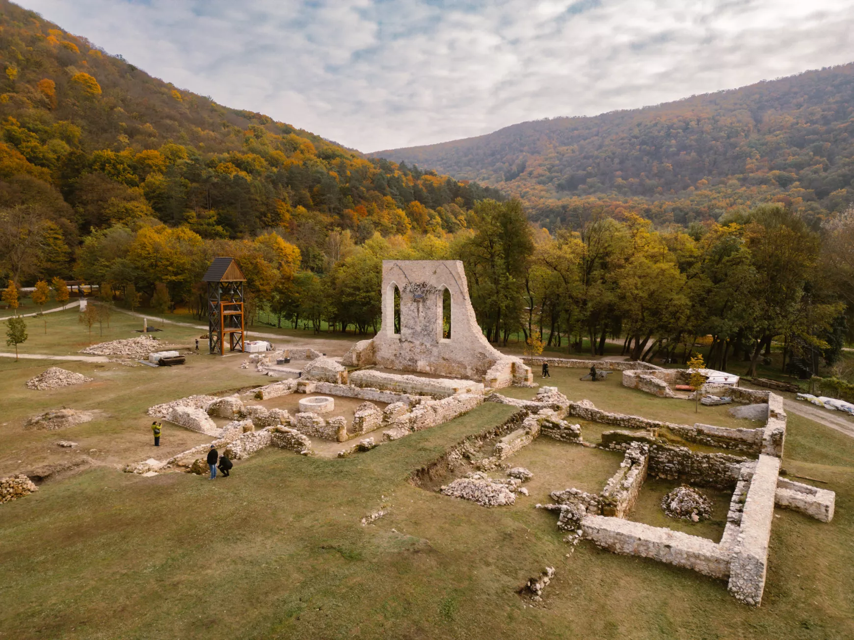 Gombaszög, pálos kolostor, monostor