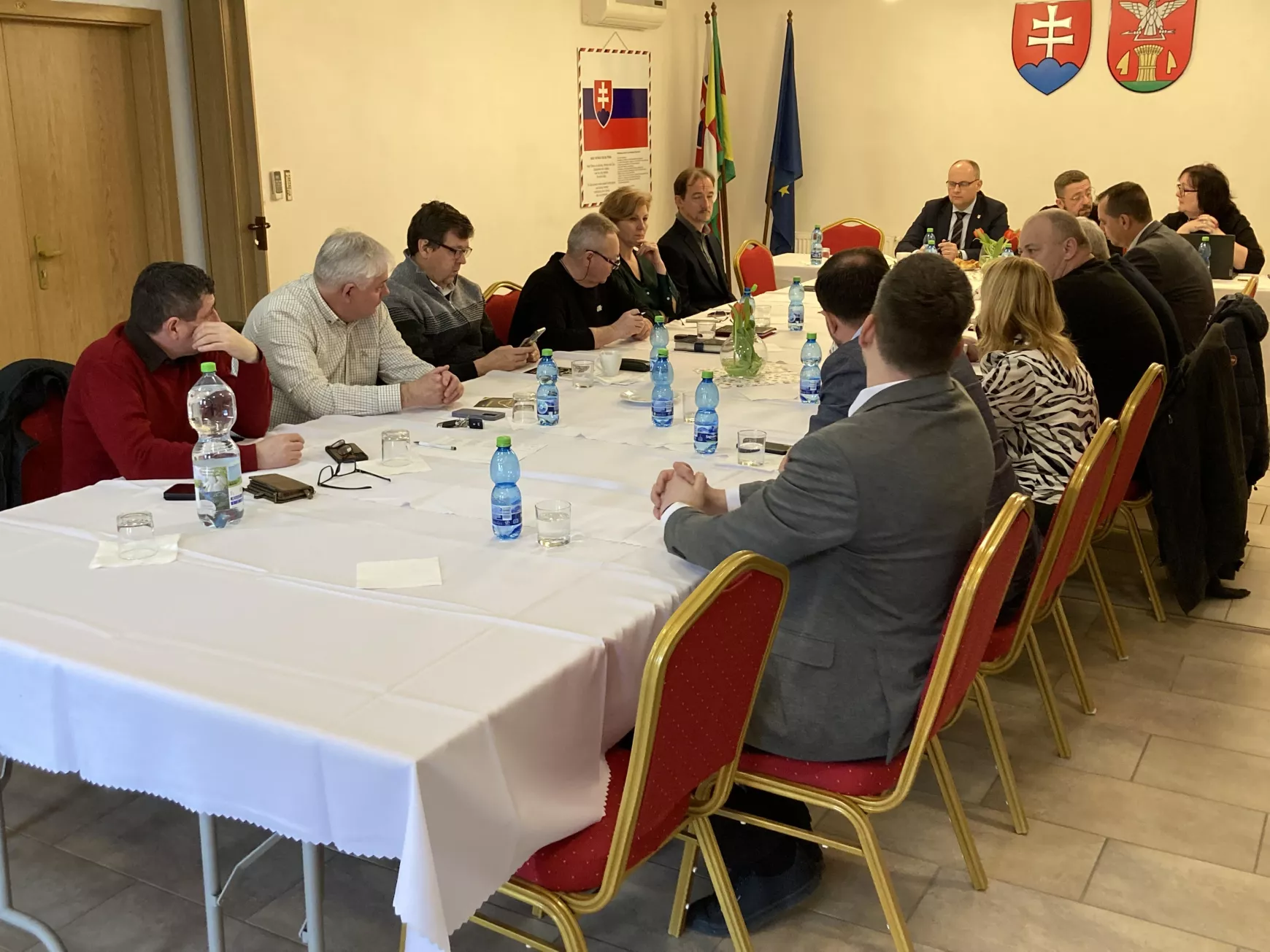 A jubileumi Hídverő Napokról és pályázatokról is egyeztettek Izsán - KÉPEKKEL 
