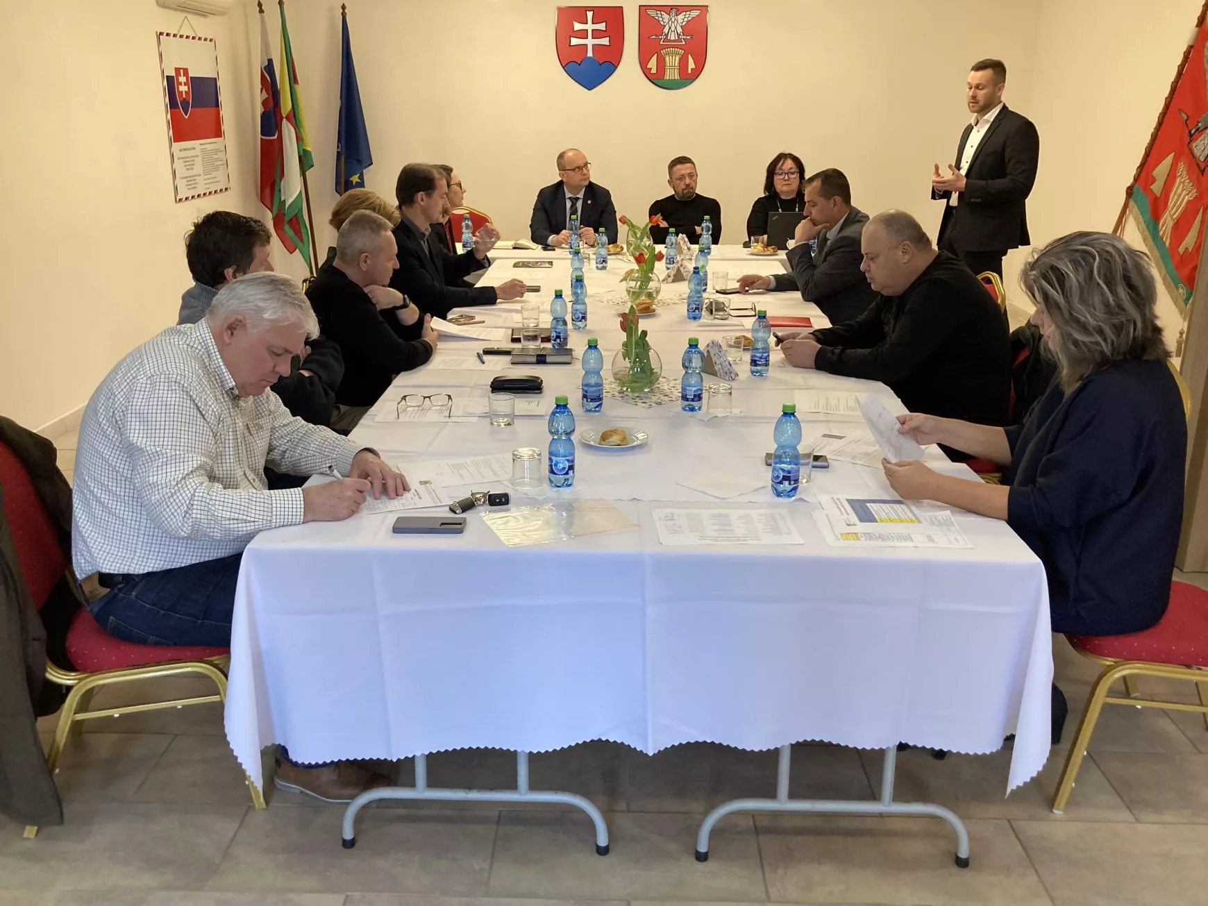A jubileumi Hídverő Napokról és pályázatokról is egyeztettek Izsán - KÉPEKKEL 