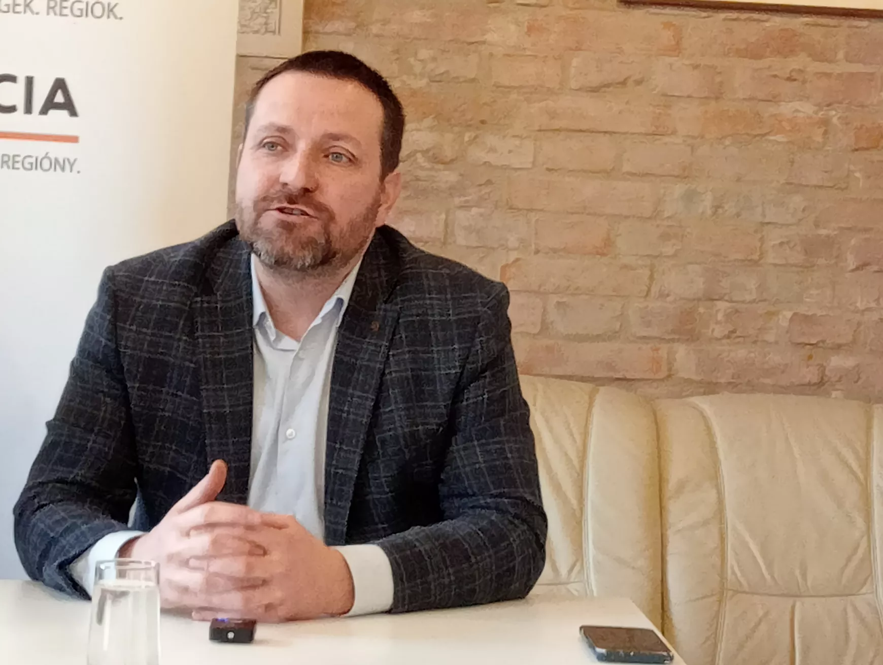 A Kultúrpalota sajtóbejárásáról, pénzosztásról, igazgatóválasztásról…