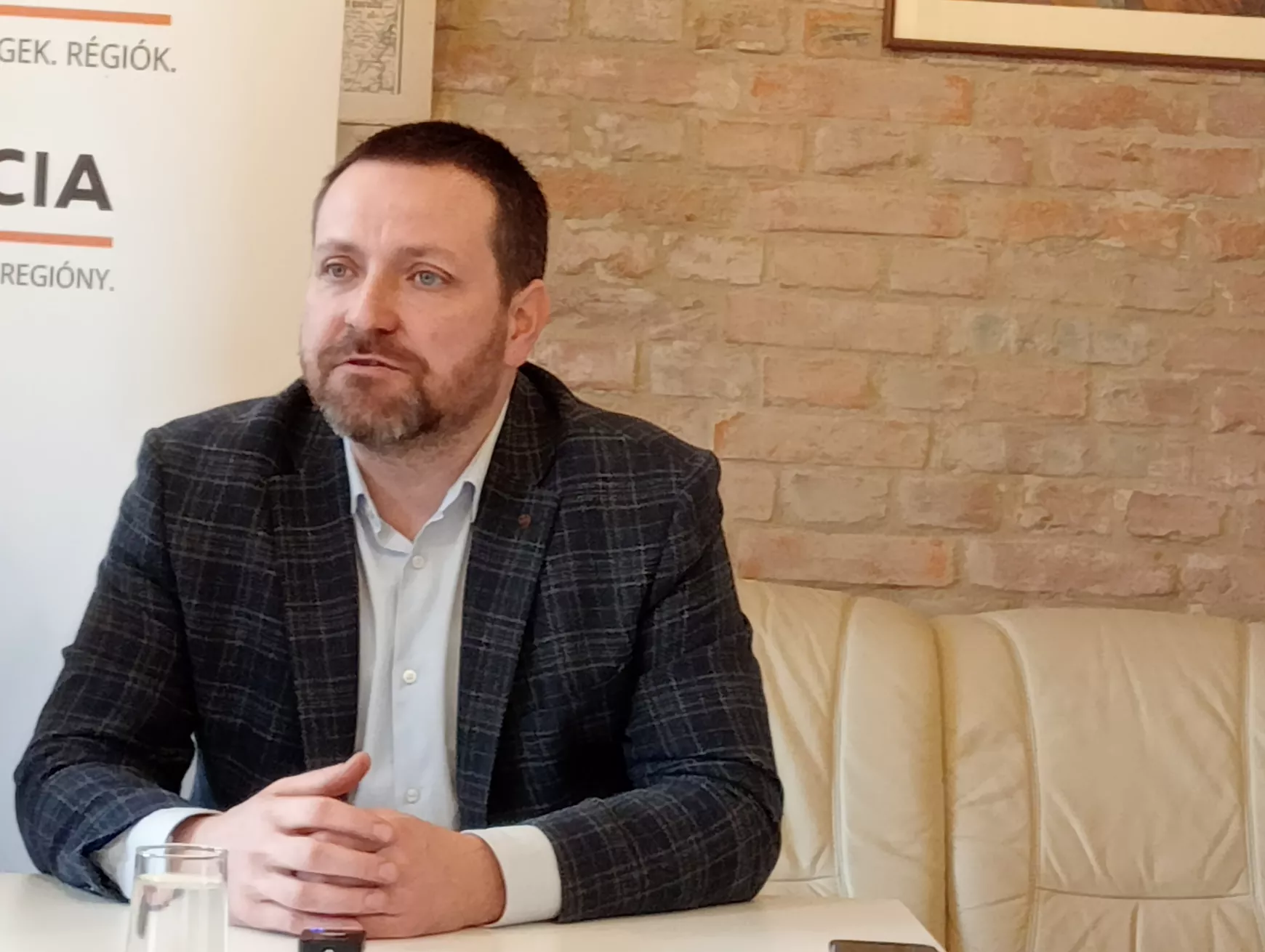 A Kultúrpalota sajtóbejárásáról, pénzosztásról, igazgatóválasztásról…