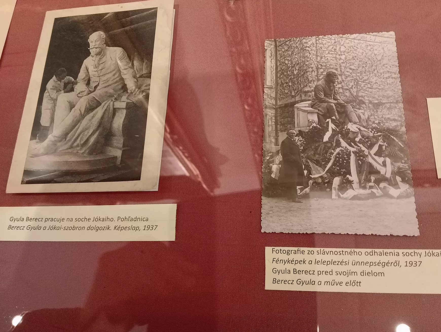 Jókai Mórhoz kötődő, egyedi relikviák és új plakátok is láthatók a komáromi Zichy-palotában – KÉPEKKEL
