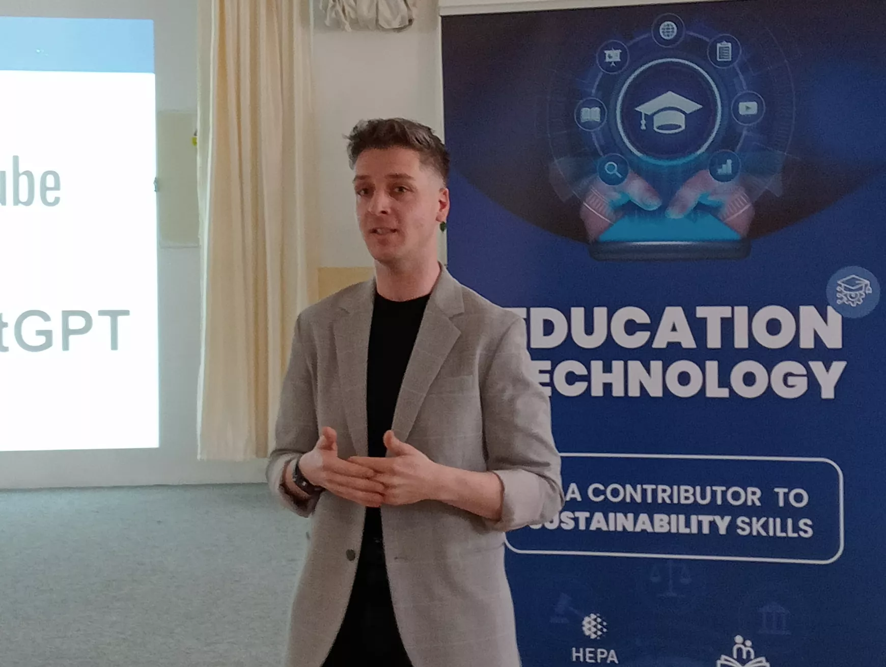 Szabadulószobába zárt és robotokkal barátkozó pedagógusok - KÉPEKKEL