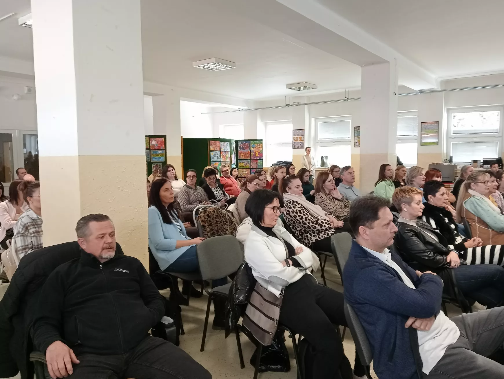Szabadulószobába zárt és robotokkal barátkozó pedagógusok - KÉPEKKEL