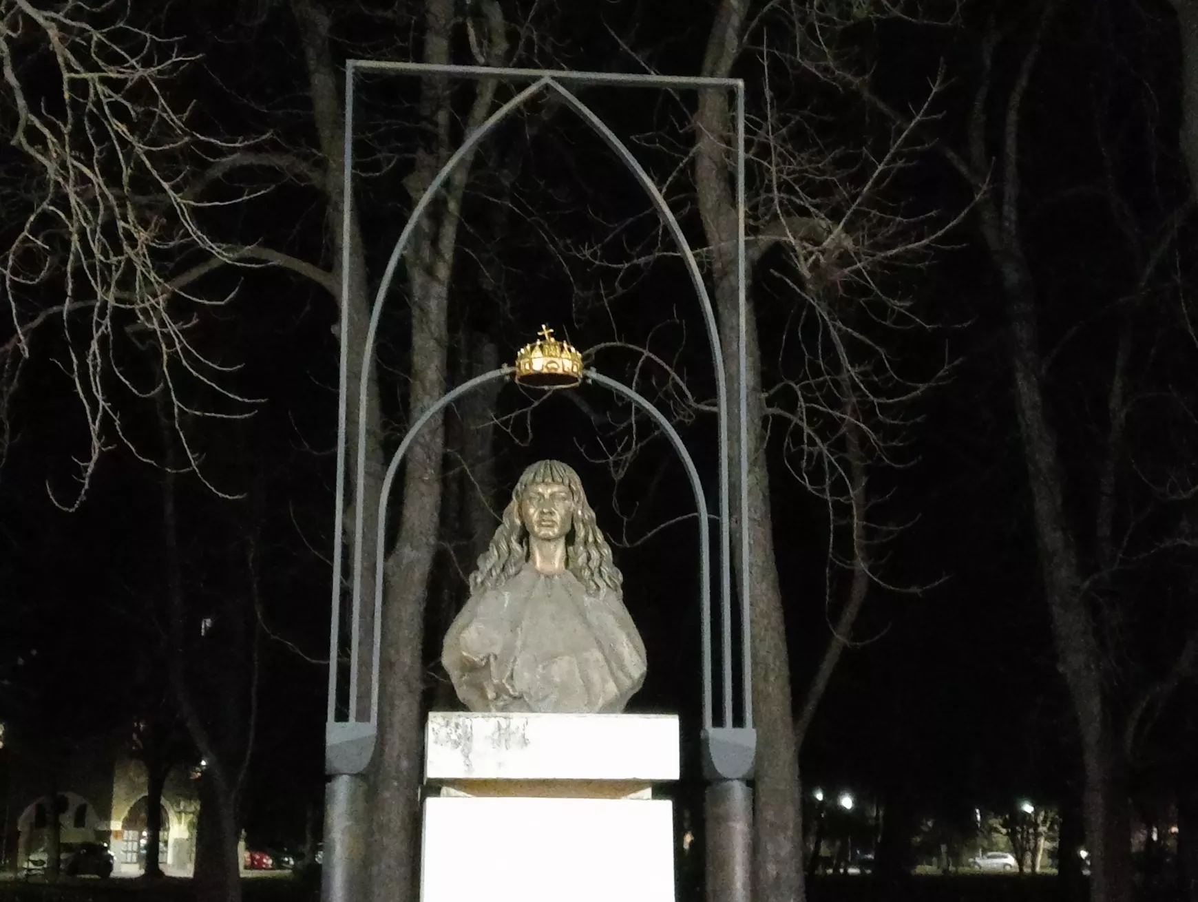 Kettős jubileum: V. László királyra és a Szent Korona Komáromba érkezésére emlékeztünk – KÉPEKKEL