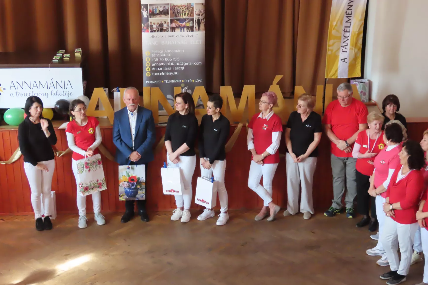 Balrók jobbra: Fellegi Annamária, Tornóczi Nagy Andrea és Bób János
