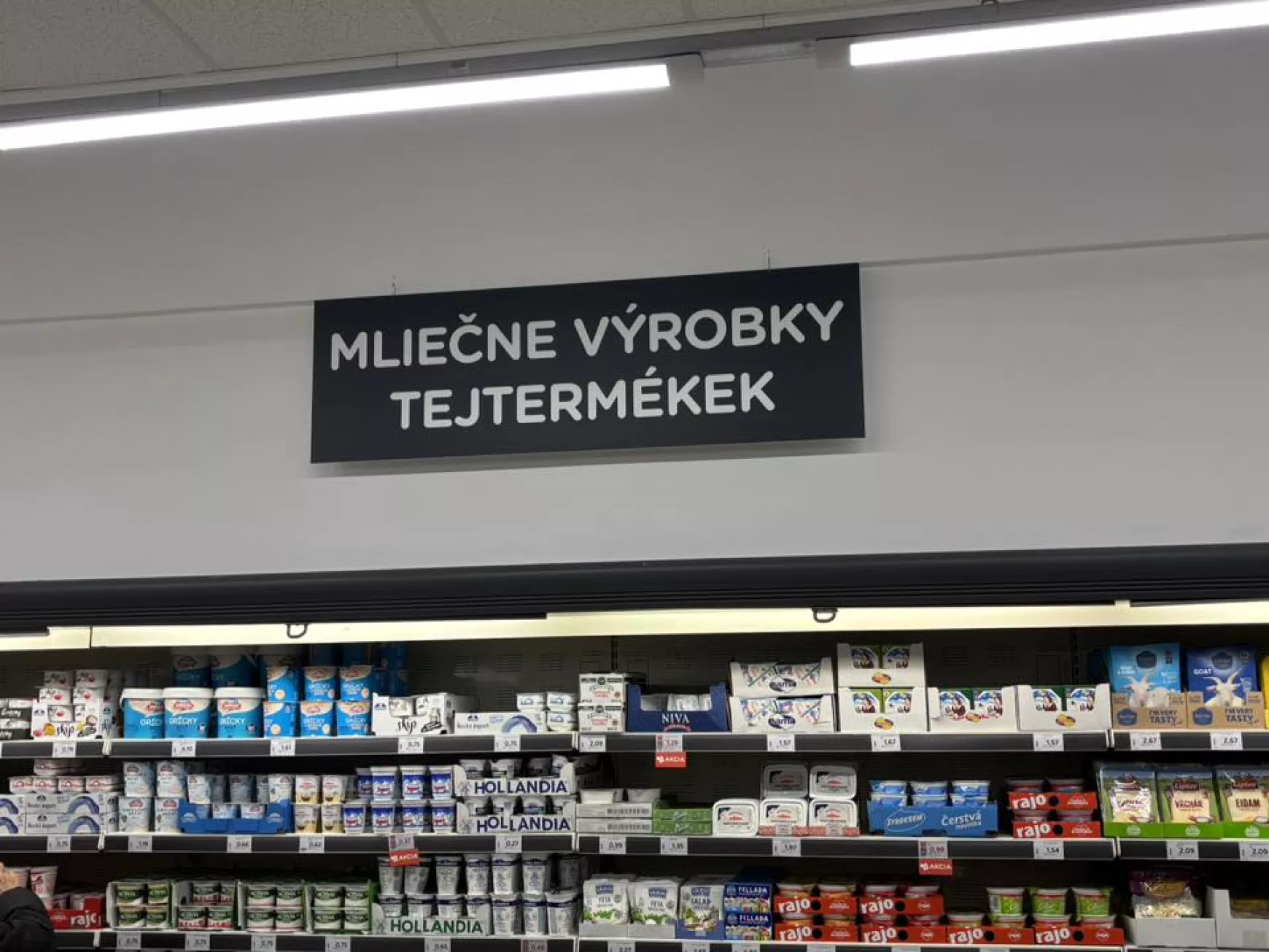 kétnyelvű boltfeliratok