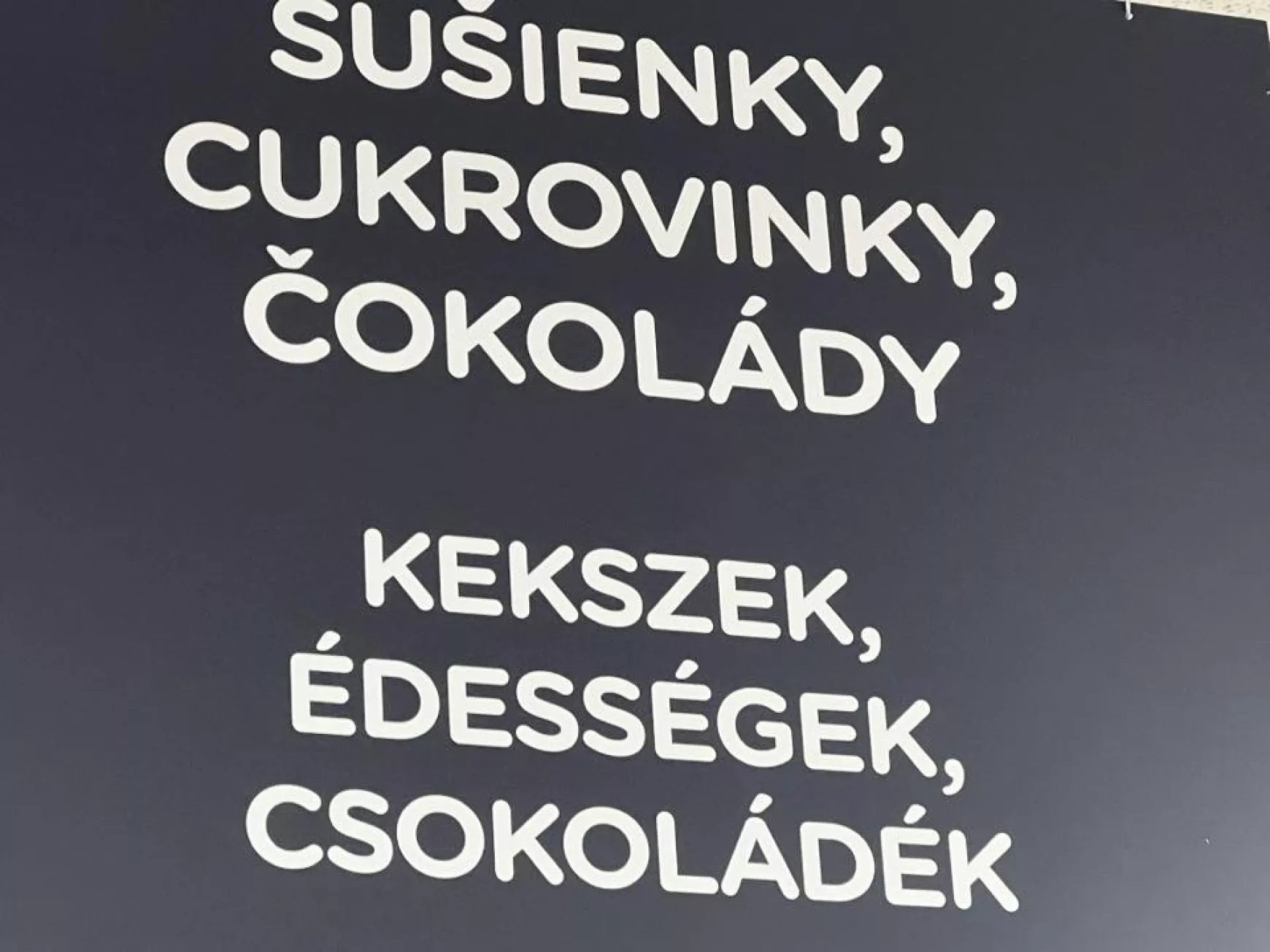 kétnyelvű boltfeliratok