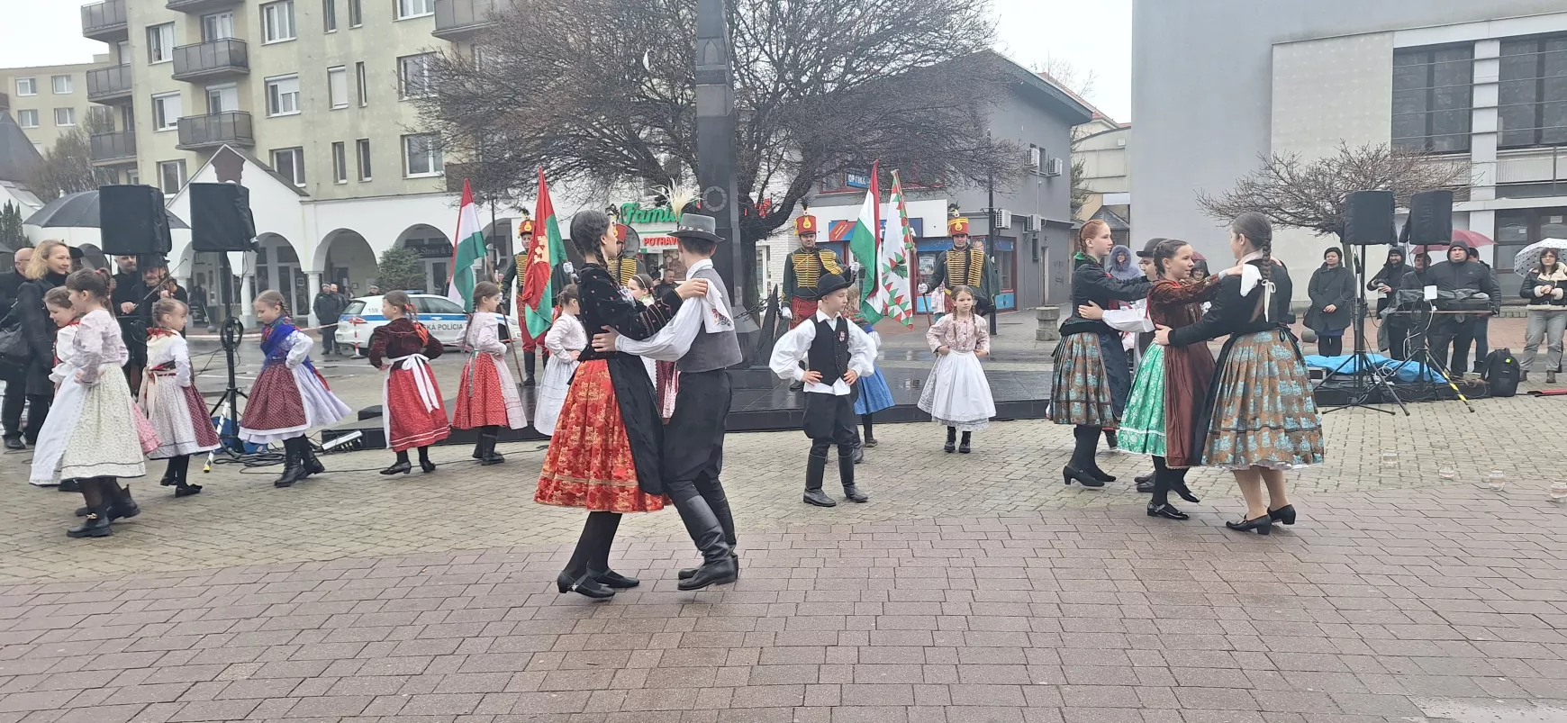 Az eső sem állhatta útját a tiszteletadásnak Dunaszerdahelyen 