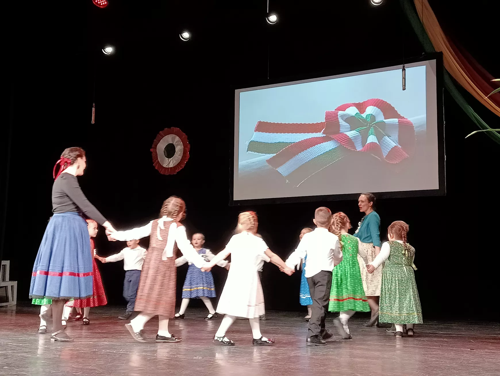 Március 15. - Komáromi főhajtás Egressy Béni szobránál és a róla elnevezett kultúrközpontban