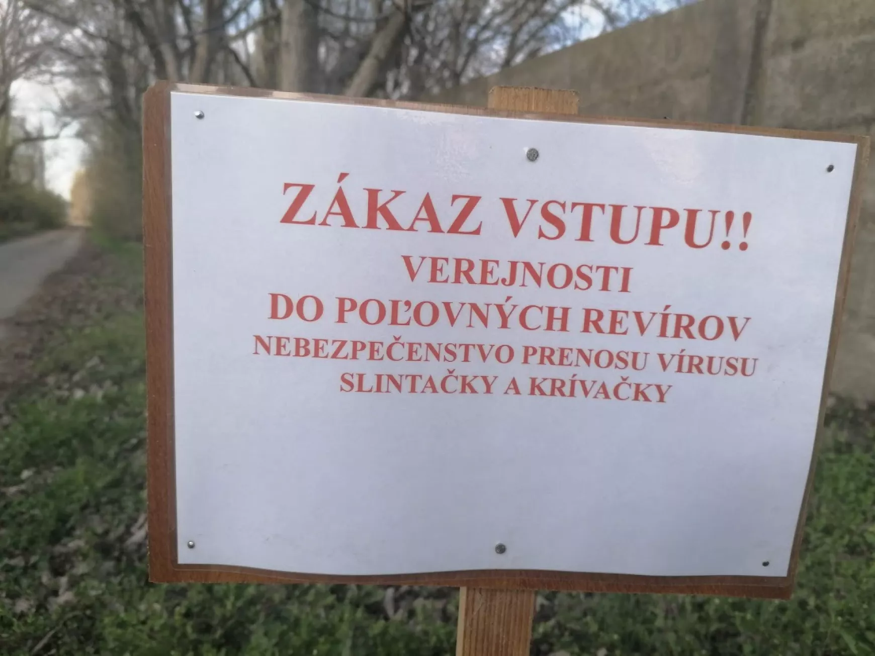 száj - körömfájás - figyelmeztető tábla
