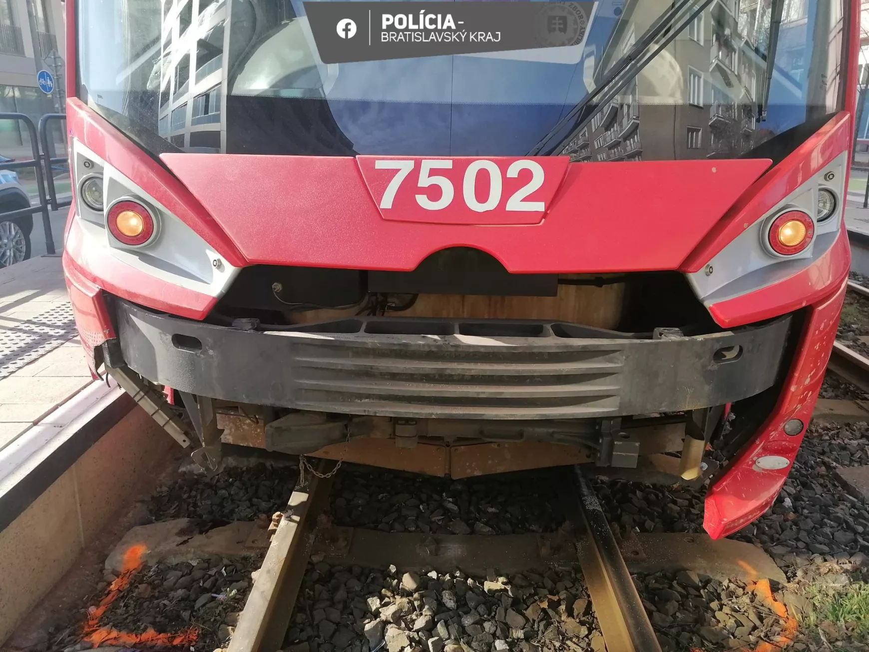villamos ütközött emberrel