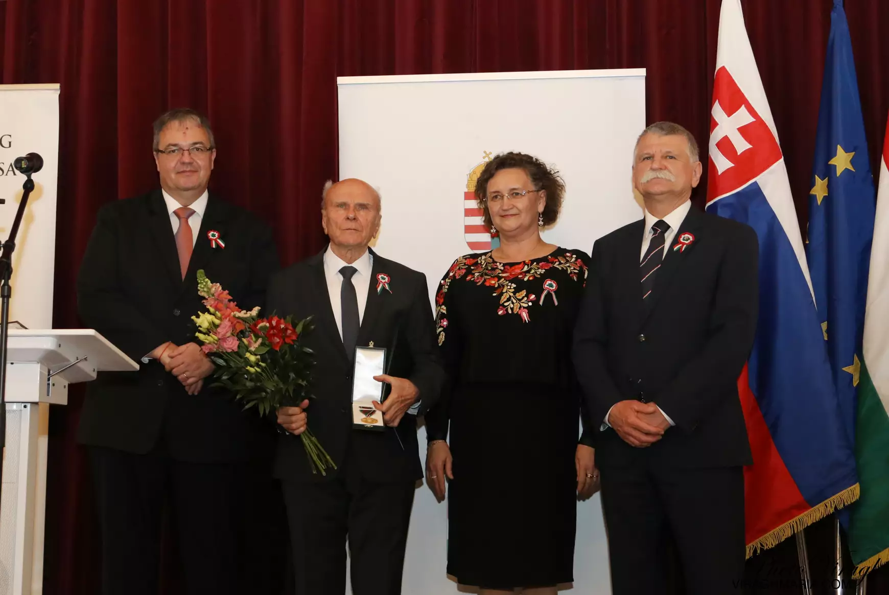 Az érdemkereszt átadása után Balogh Csaba, Pelle Tibor, Hetey Ágota és Kövér László.