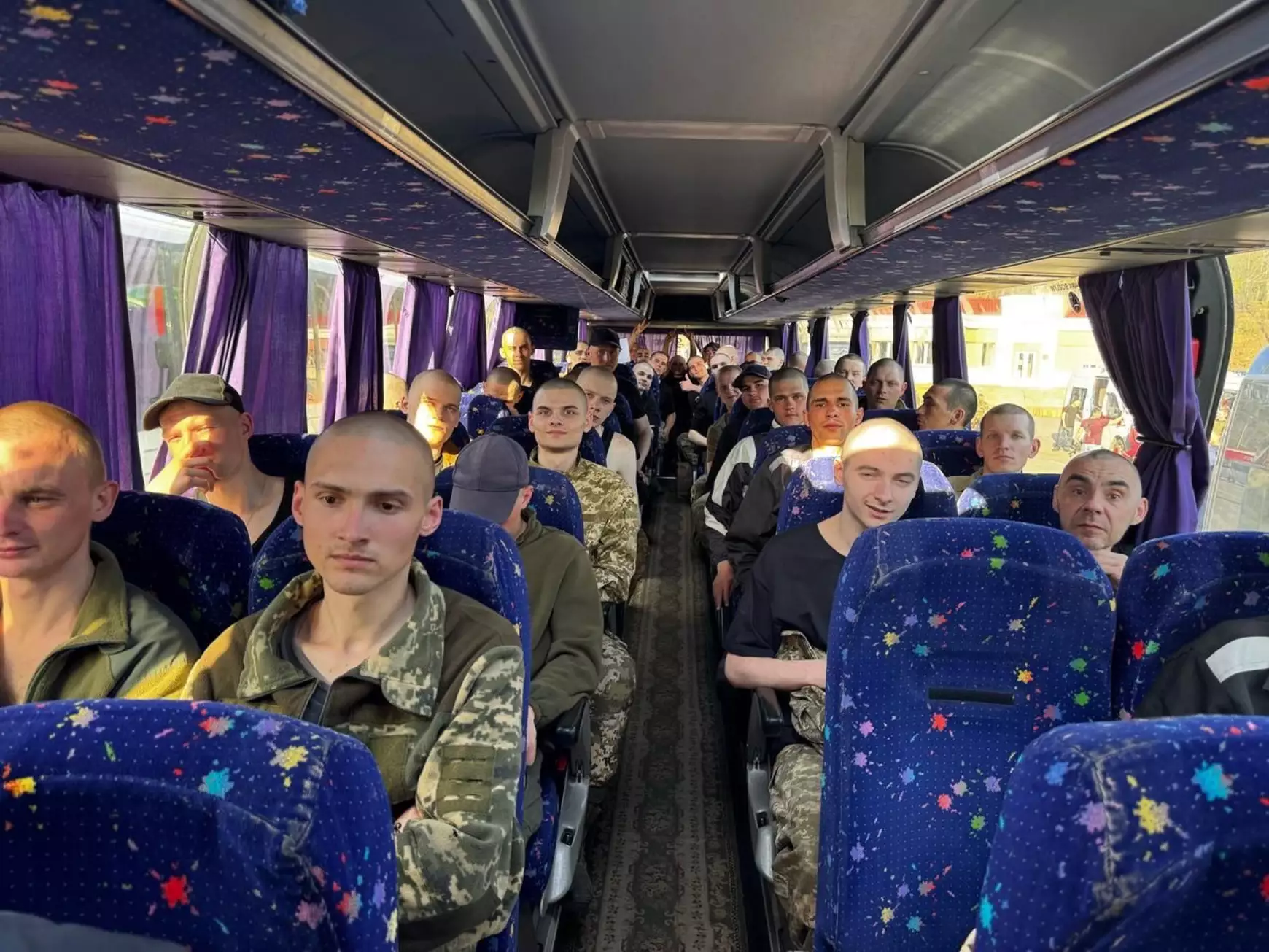Kicserélt ukrán hadifoglyok hazatérése nagyszombaton