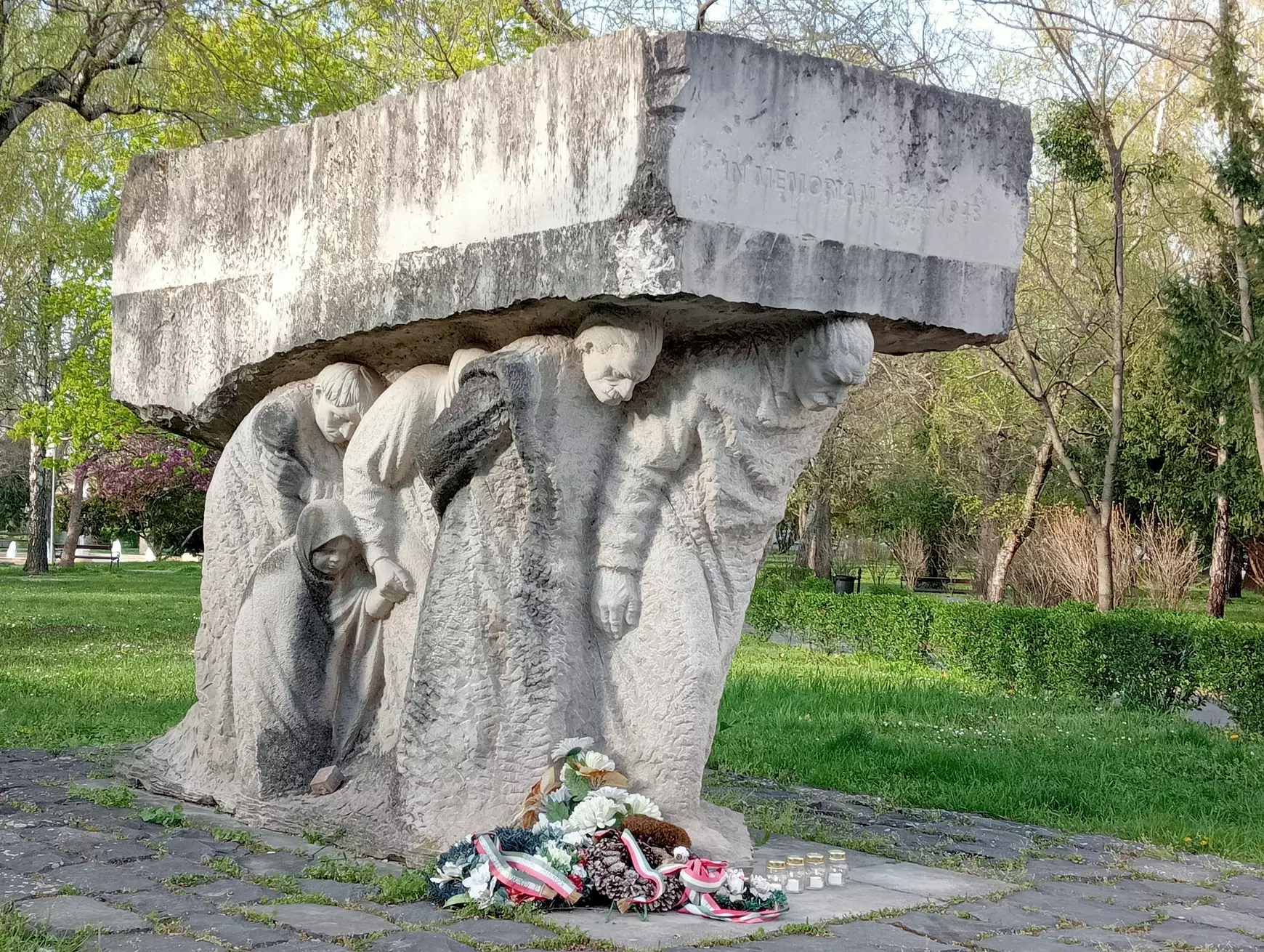 Komáromi megemlékezés: Mihez kezdünk helytálló, kitelepített elődeink hagyatékával? - KÉPEKKEL 