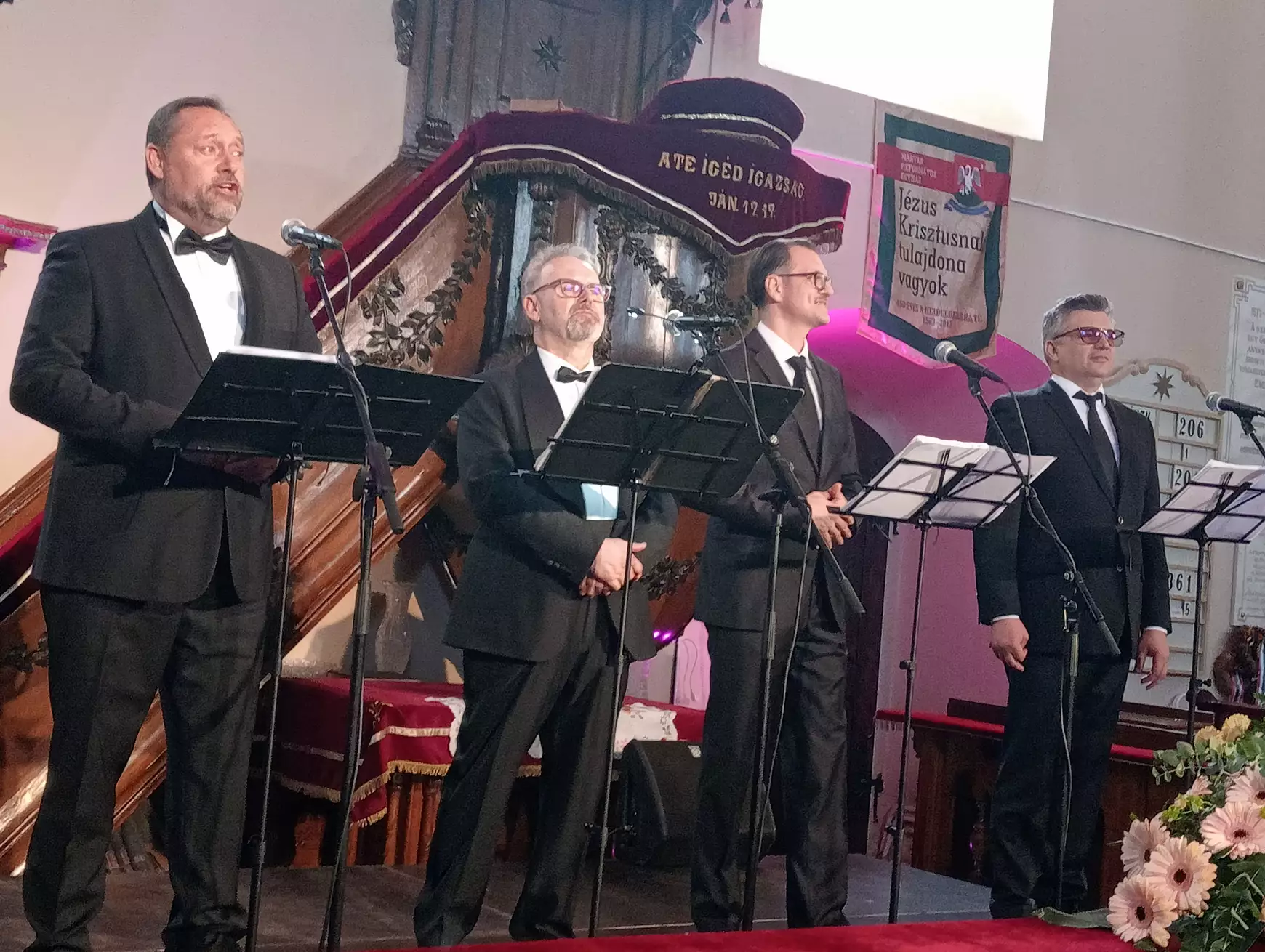 Tenorok a női szívekért – dalok szárnyán a komáromi református templomban - KÉPEKKEL