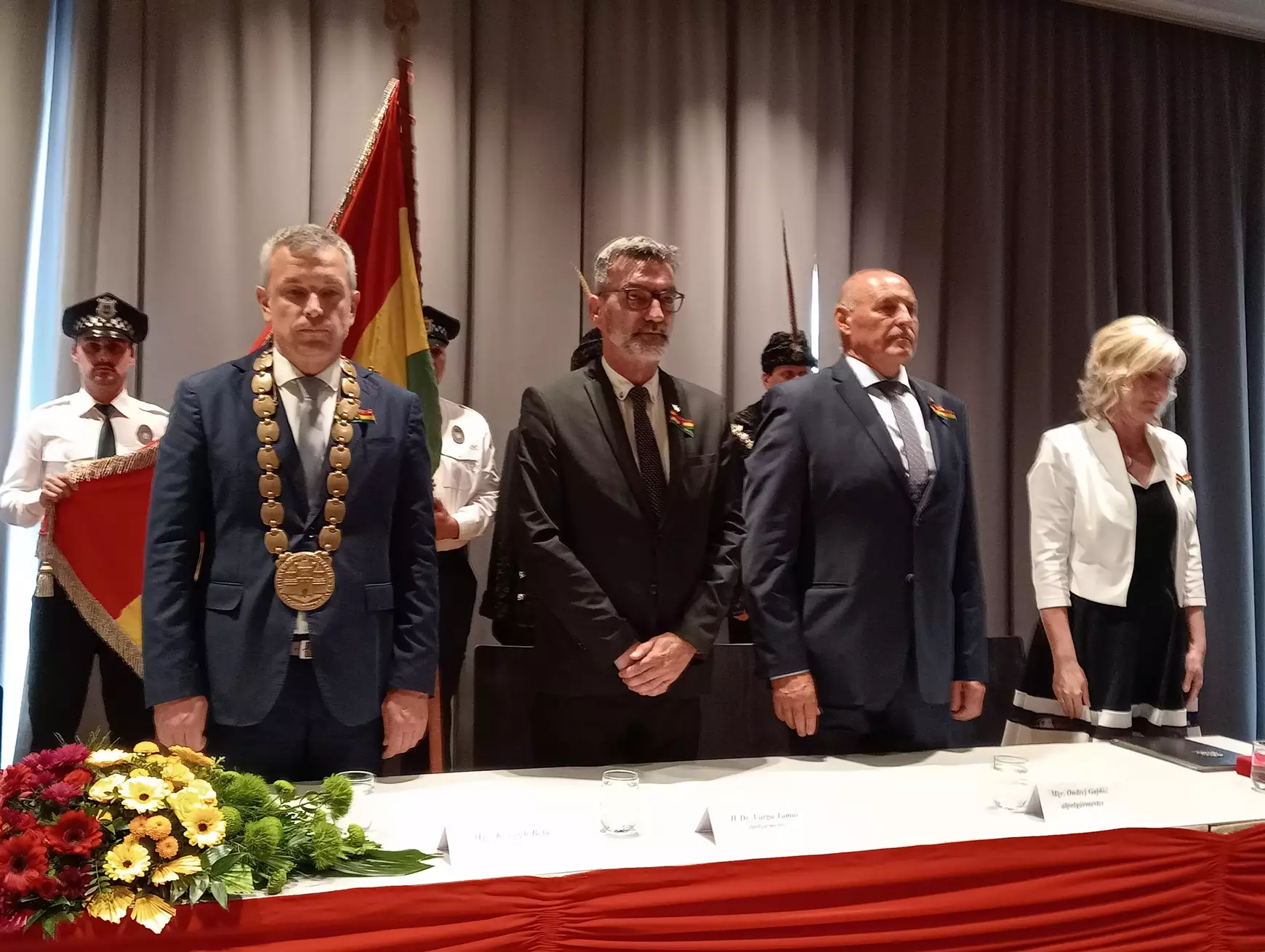 Mától Komáromi Napok: Szijjártó Péter miniszter Komárom Díszpolgára lett – KÉPEKKEL