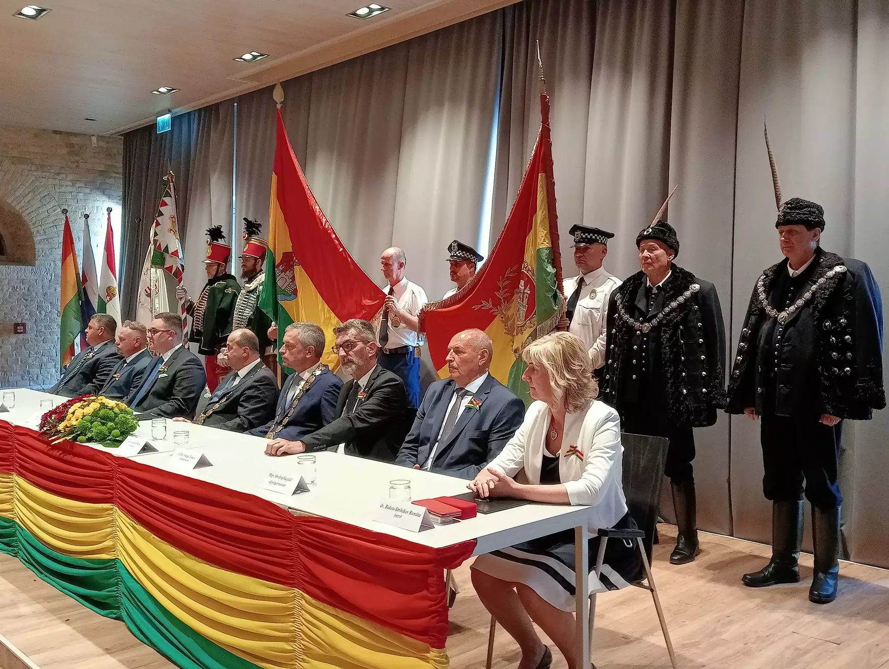 Mától Komáromi Napok: Szijjártó Péter miniszter Komárom Díszpolgára lett – KÉPEKKEL
