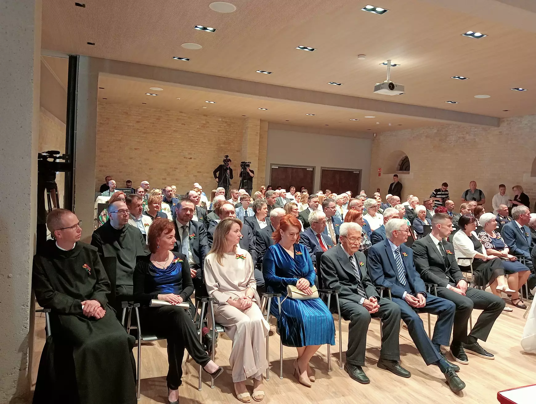 Mától Komáromi Napok: Szijjártó Péter miniszter Komárom Díszpolgára lett – KÉPEKKEL