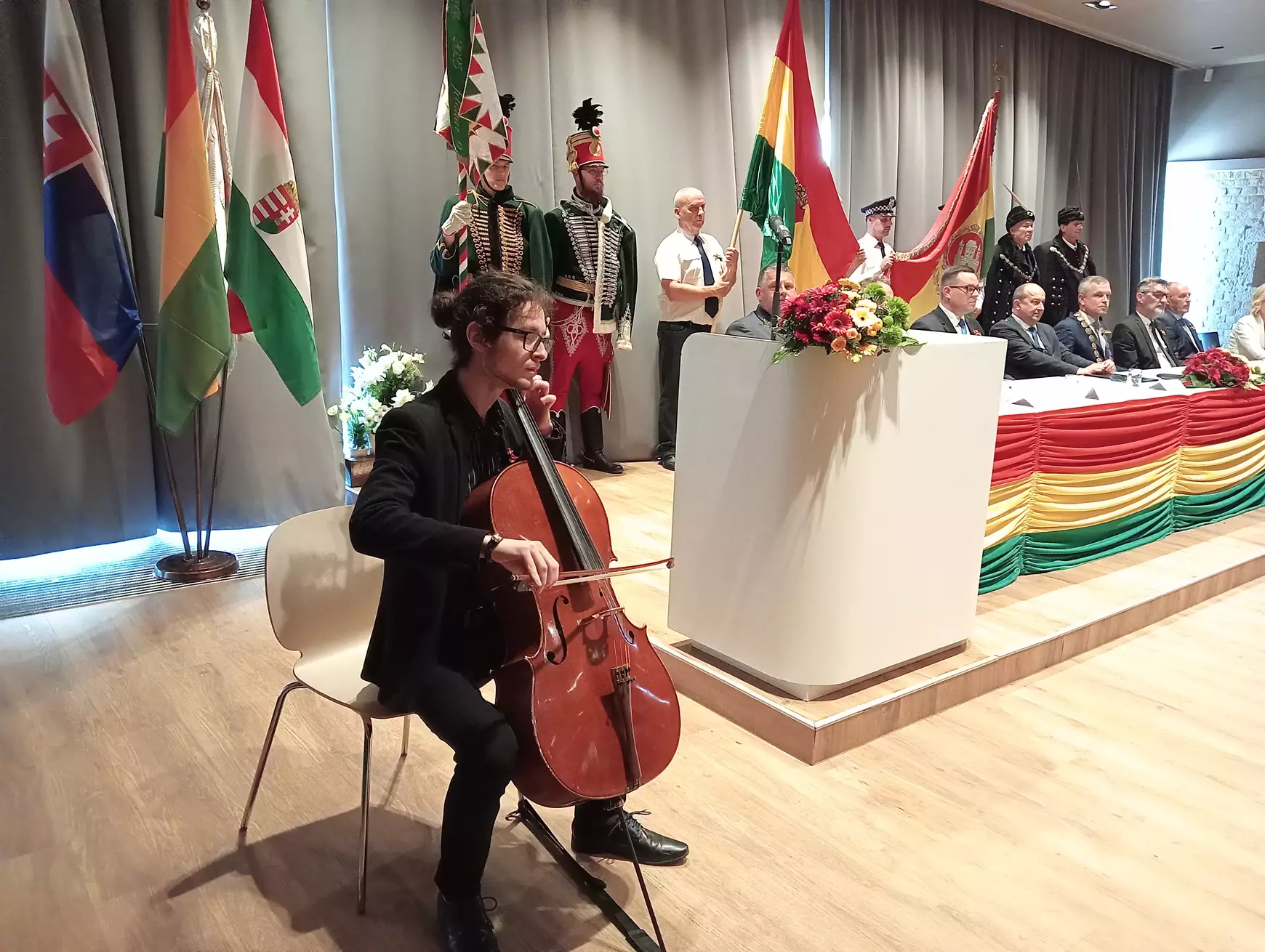 Mától Komáromi Napok: Szijjártó Péter miniszter Komárom Díszpolgára lett – KÉPEKKEL