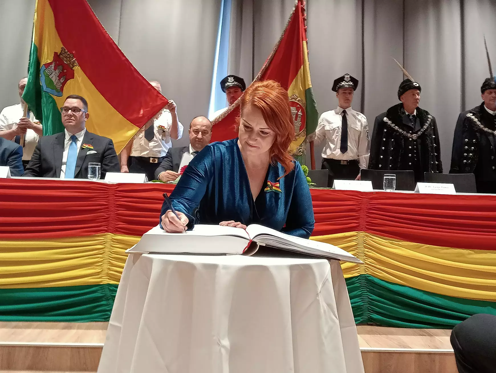 Mától Komáromi Napok: Szijjártó Péter miniszter Komárom Díszpolgára lett – KÉPEKKEL