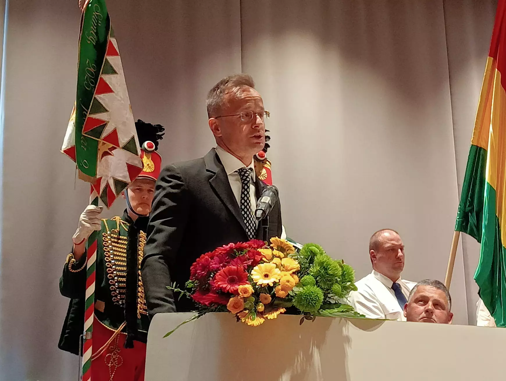 Mától Komáromi Napok: Szijjártó Péter miniszter Komárom Díszpolgára lett – KÉPEKKEL
