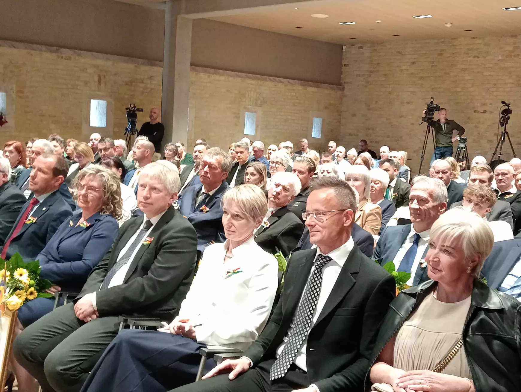 Mától Komáromi Napok: Szijjártó Péter miniszter Komárom Díszpolgára lett – KÉPEKKEL