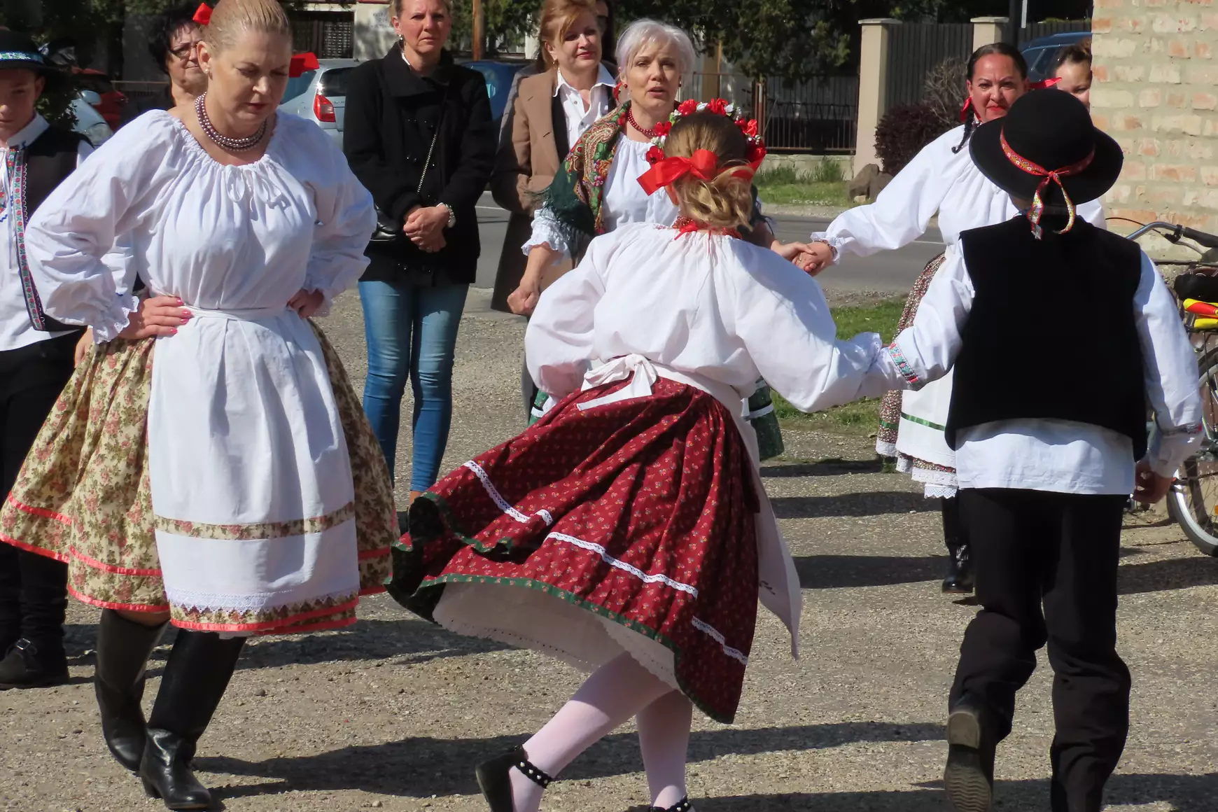 A Boróka néptánccsoport