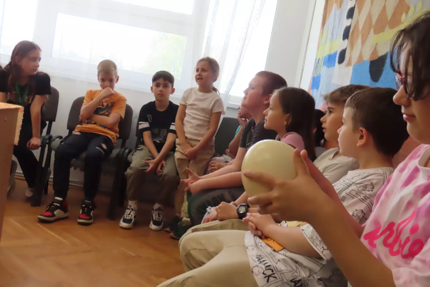 A gyerekek megfoghatták a strucctojást is