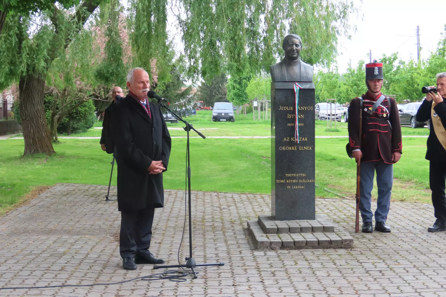 Bób János Szímő polgármestere üdvözli a résztvevőket