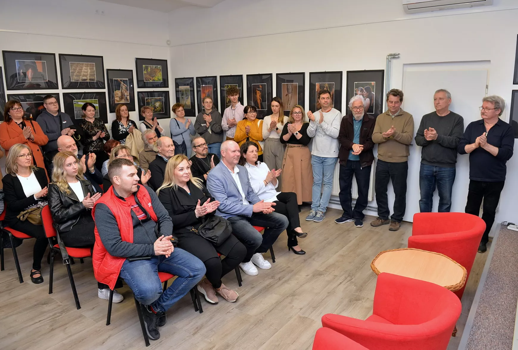 Az év diákfotósainak közös kiállítása látható a komáromi „Zichy-pontban”- KÉPEKKEL
