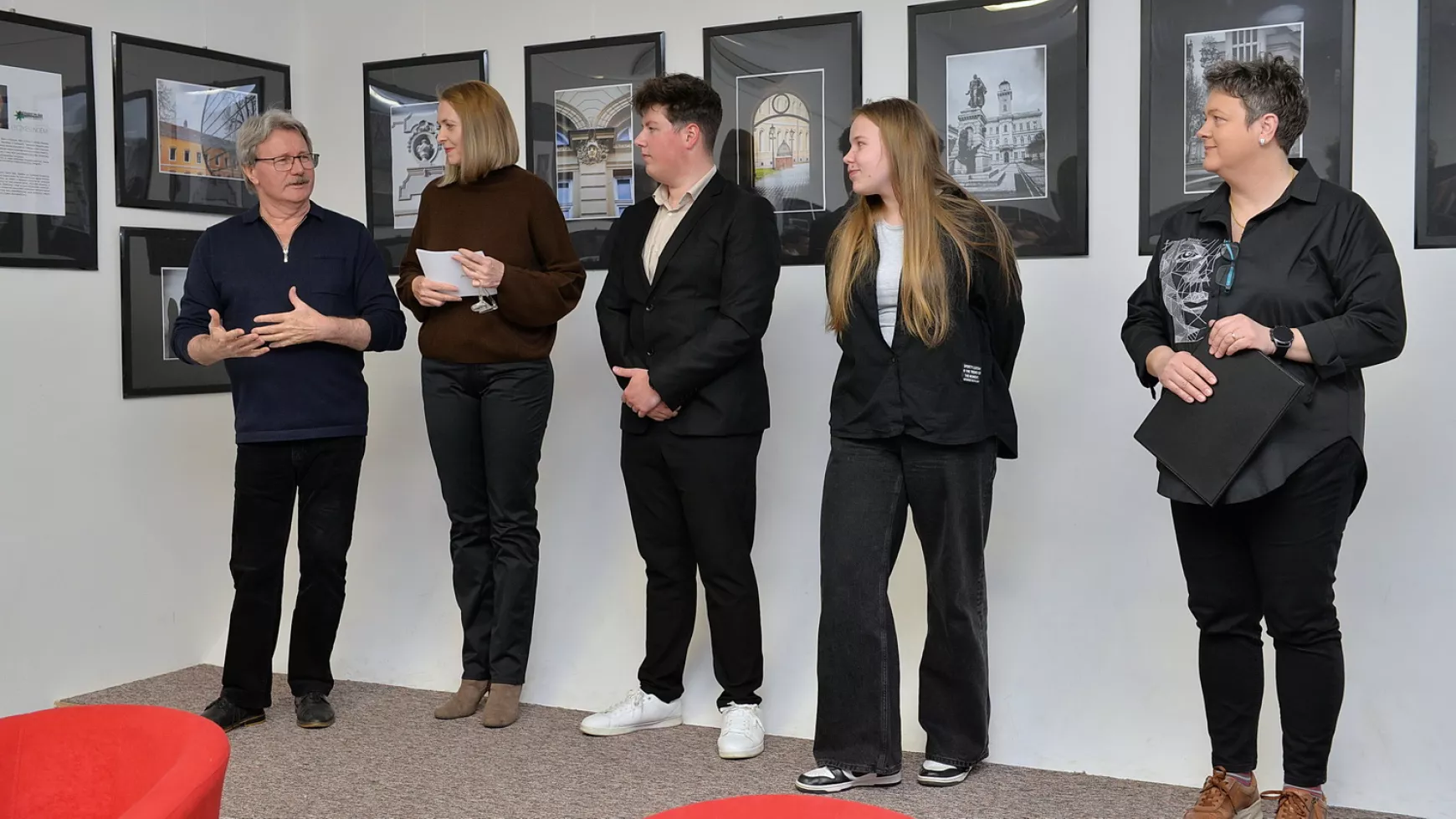 Az év diákfotósainak közös kiállítása látható a komáromi „Zichy-pontban”- KÉPEKKEL