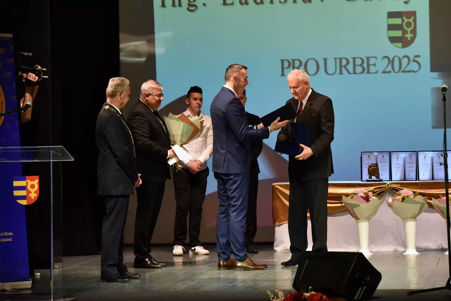 pro-urbe-dijat-adomanyoztak-garay-laszlo-volt-varosi-kepviselonek-is