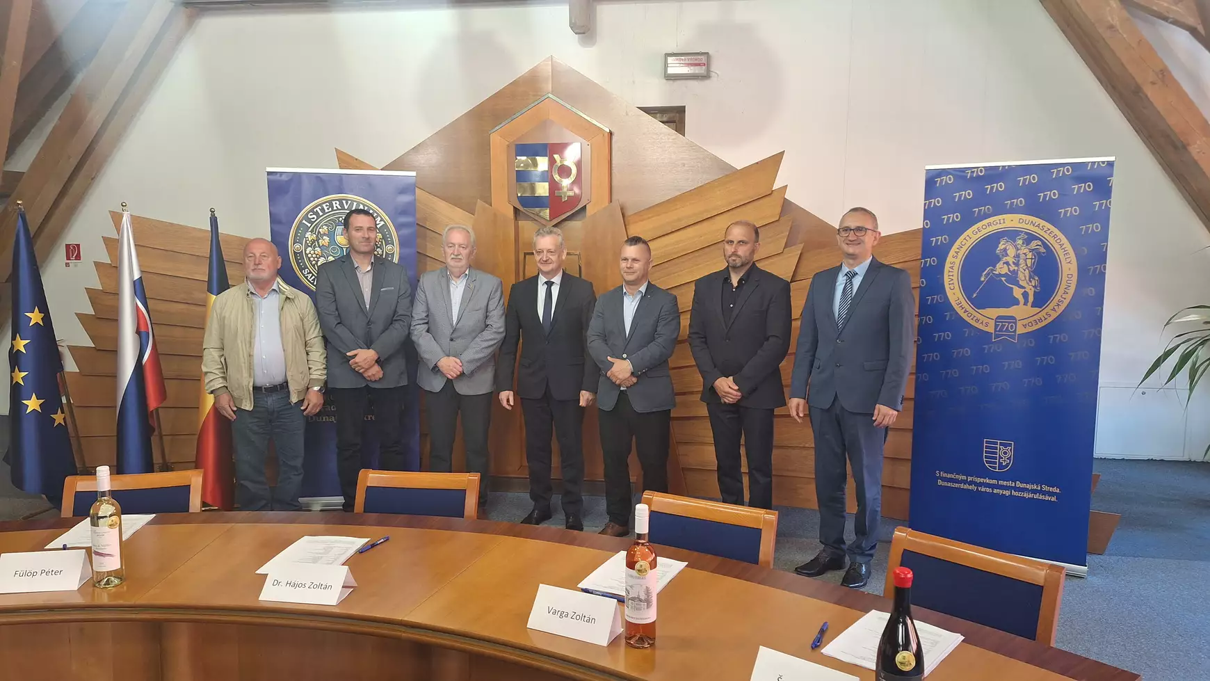 a-sajtotajekoztato-resztvevoi_