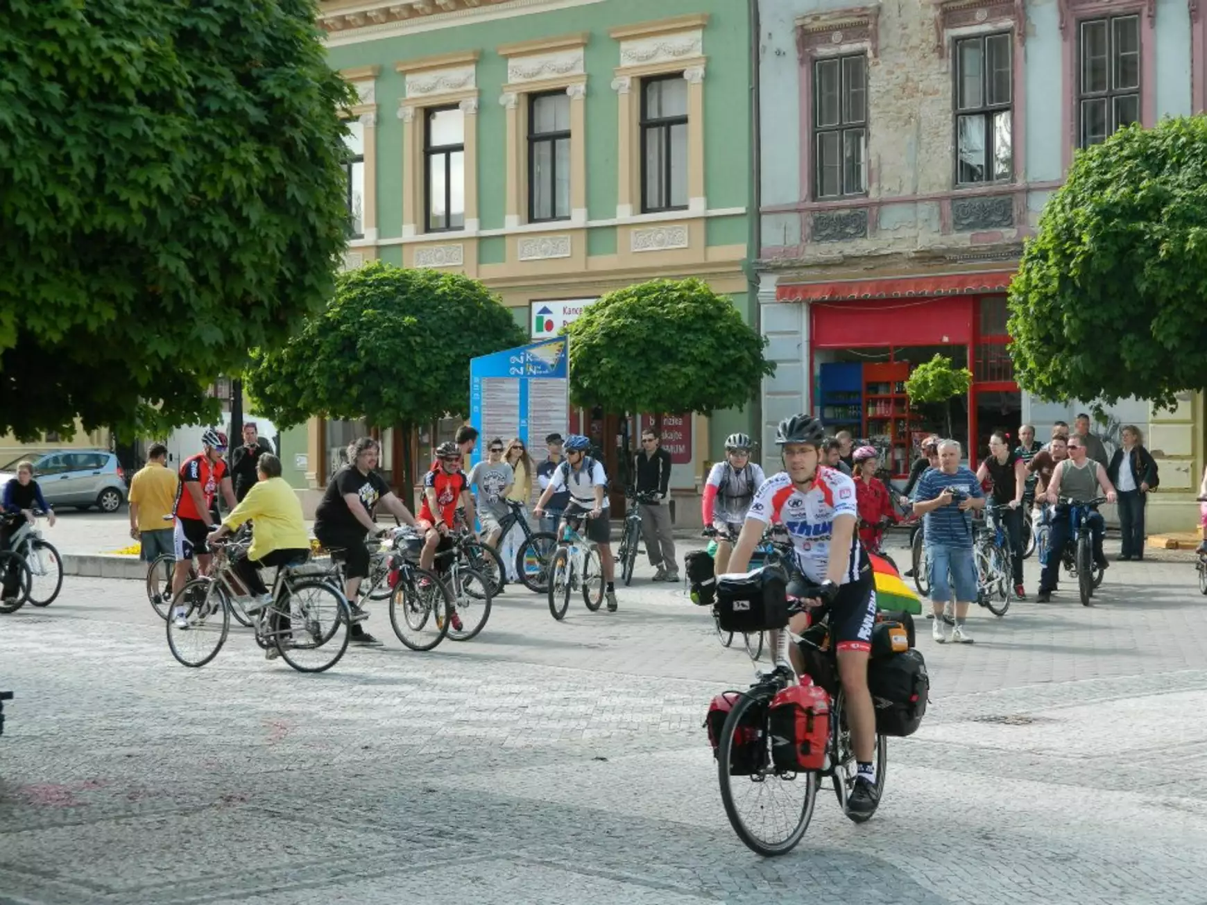 Vasparipákra fel! – Újabb és újabb kerékpárutak épülnek Komáromban - KÉPEKKEL