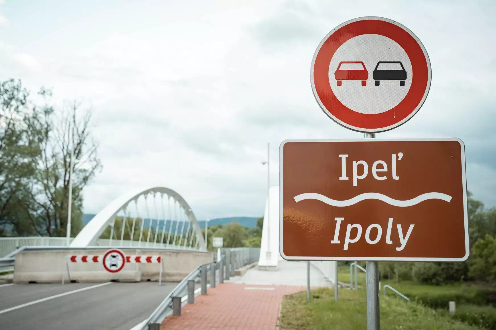 határ