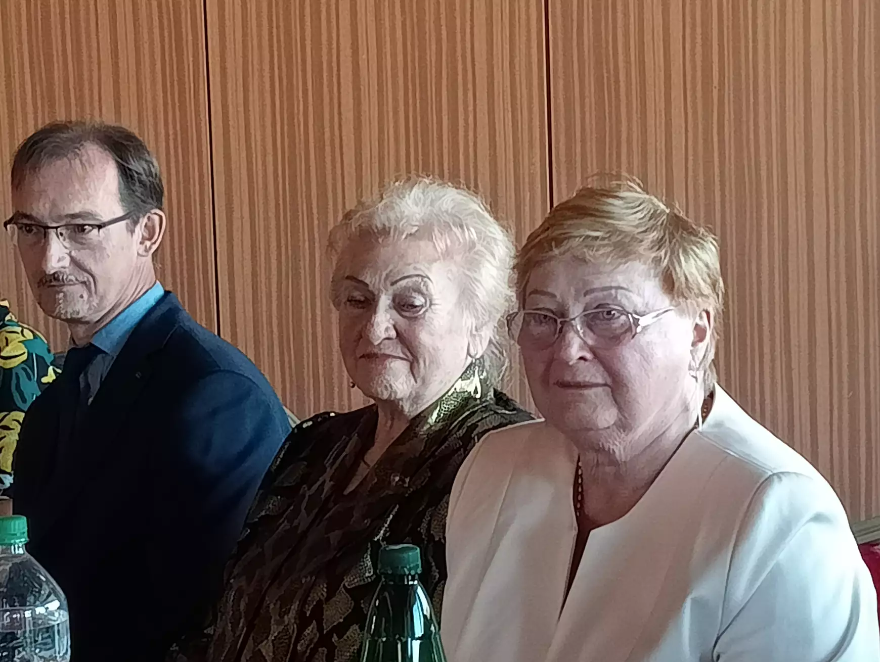Polgármesteri díjat kapott könyvbemutatóján a 80 éves Szabóné Jozefik Edit - KÉPEKKEL 