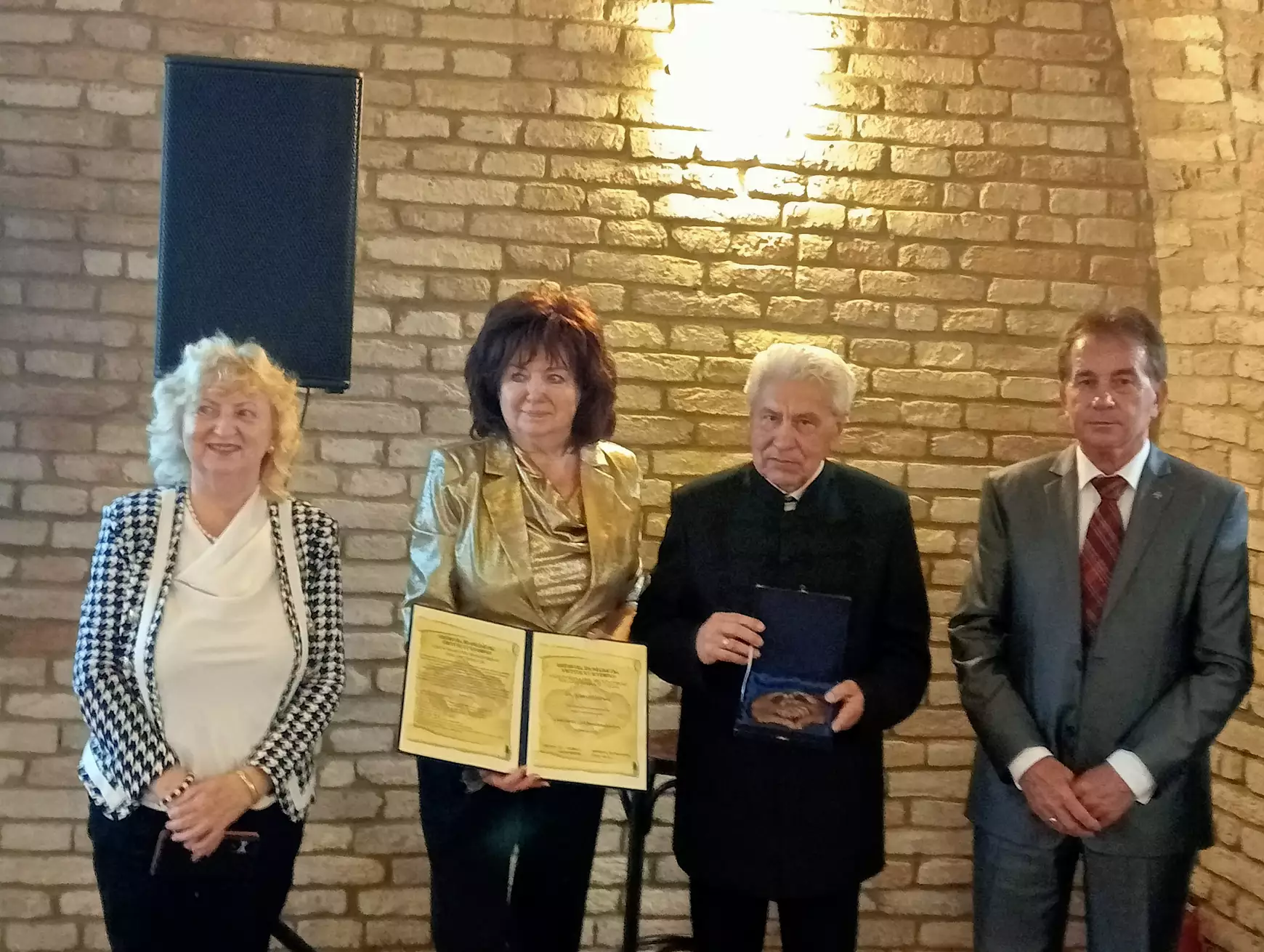 Dr. Kiss László orvostörténész és a Strba házaspár kapta az idei Szlovákiai Civil Becsületrend-díjat - KÉPEKKEL  