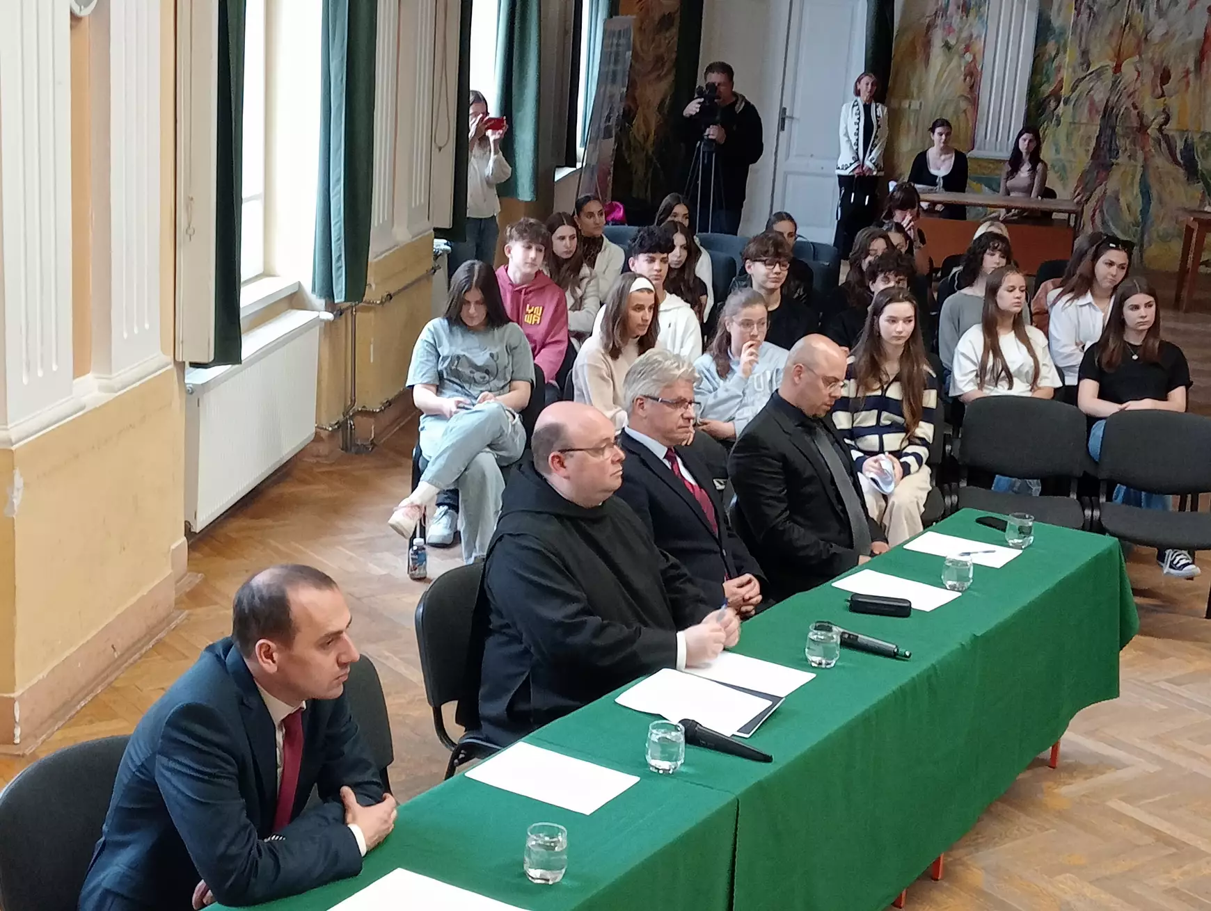 Bencés emlékév: felvidéki és magyarországi diákok viadala a „Selye-gimiben“ - KÉPEKKEL
