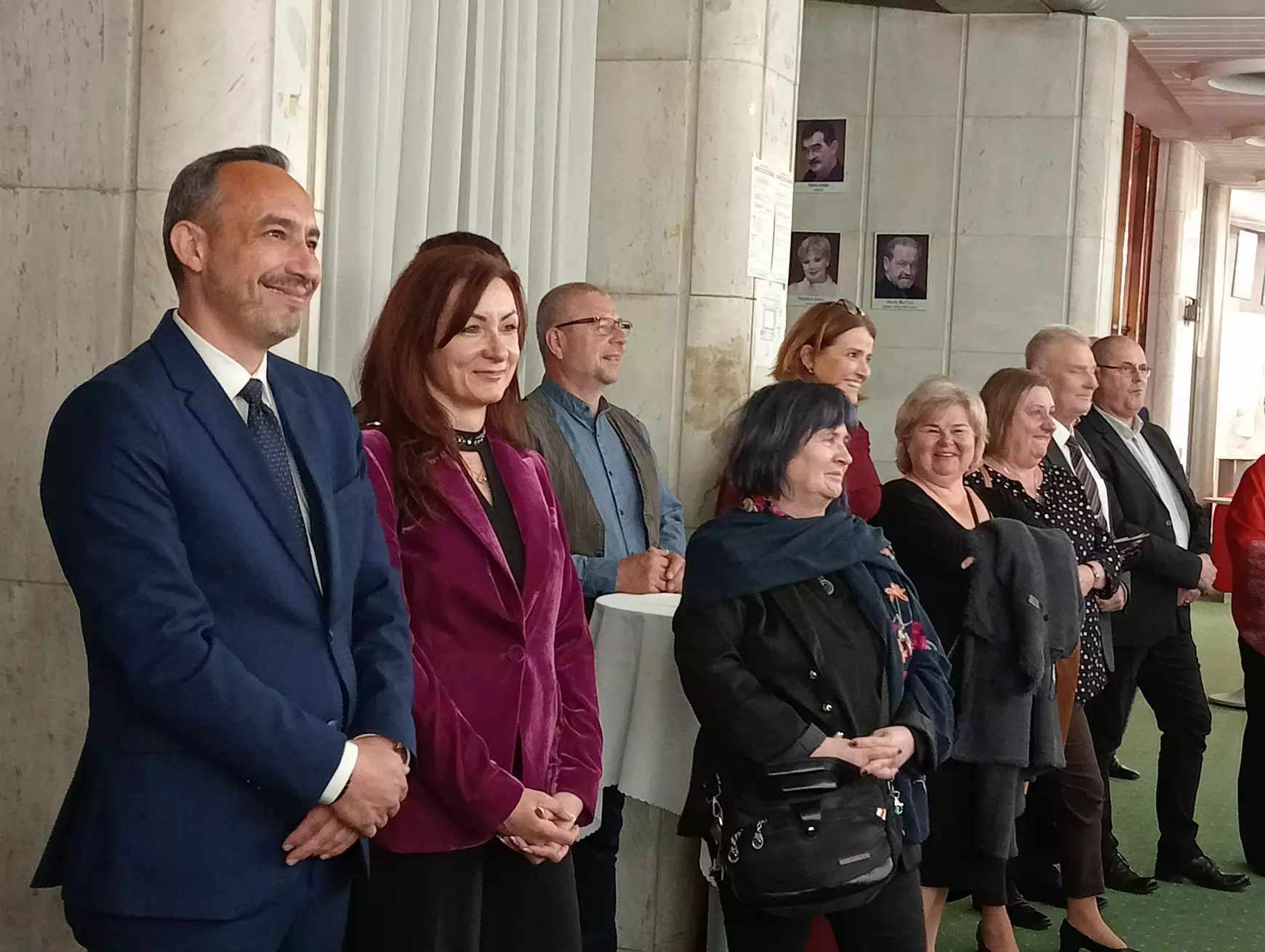„Az elátkozott család maga az élet“: díszbemutató volt a Komáromi Jókai Színházban - KÉPEKKEL
