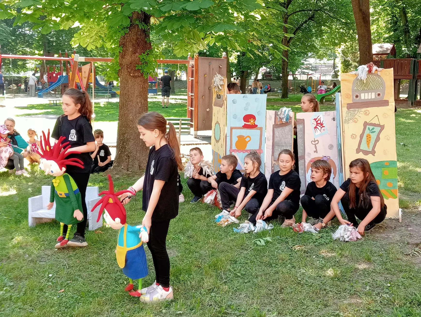 Százhúsz vidám lurkó, jövőnk záloga repült a magasba Komáromban – KÉPEKKEL