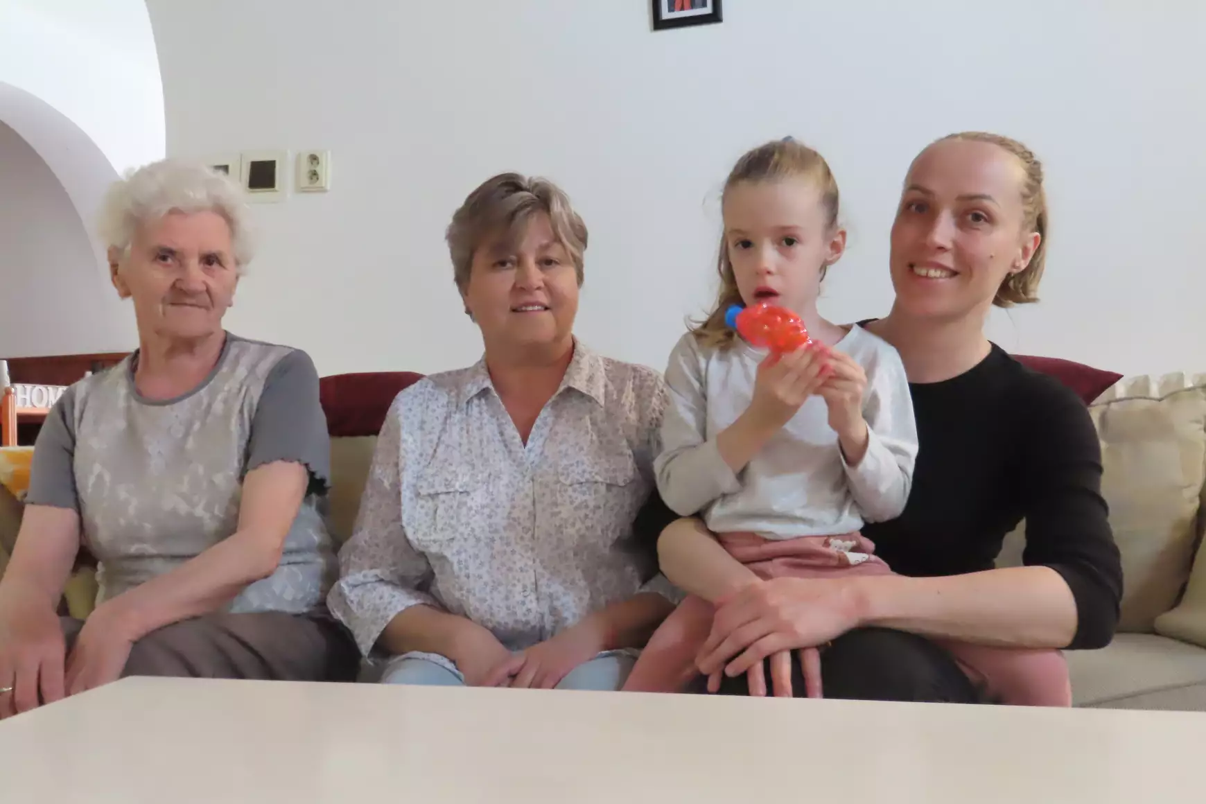 ANYÁK - dédmama, nagymama és Sárika az édesanyjával