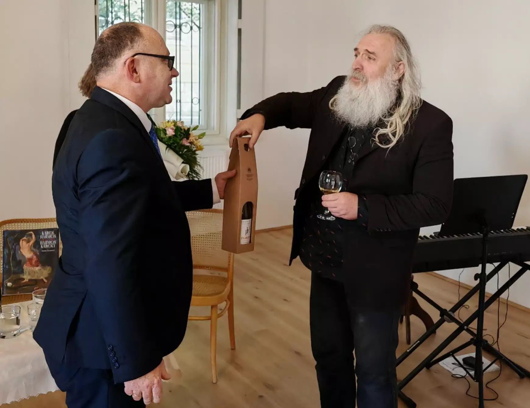 Már kapható a hiánypótló Harmos Károly - monográfia – KÉPEKKEL  