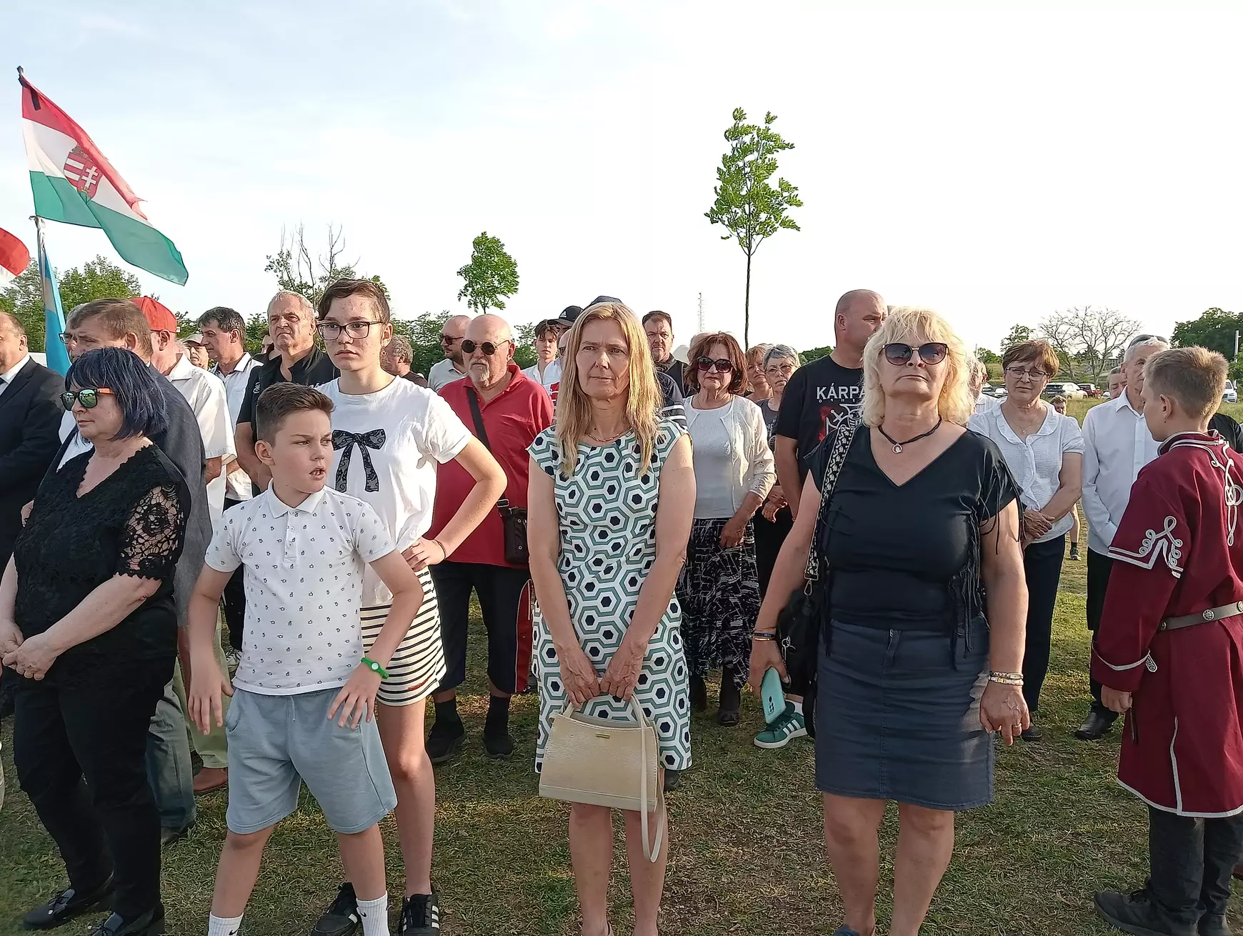 Már trianoni versek ékesítik a trianoni határt: átadták a komáromi irodalmi sétányt – KÉPEKKEL