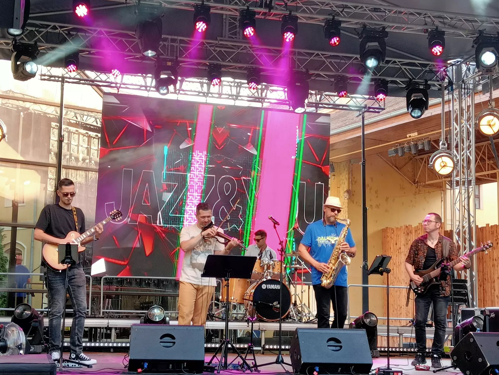 Jazz & Wine napok – nívós koncertekkel, zamatos borokkal és „gasztrokaravánnal” Komáromban - KÉPEKKEL